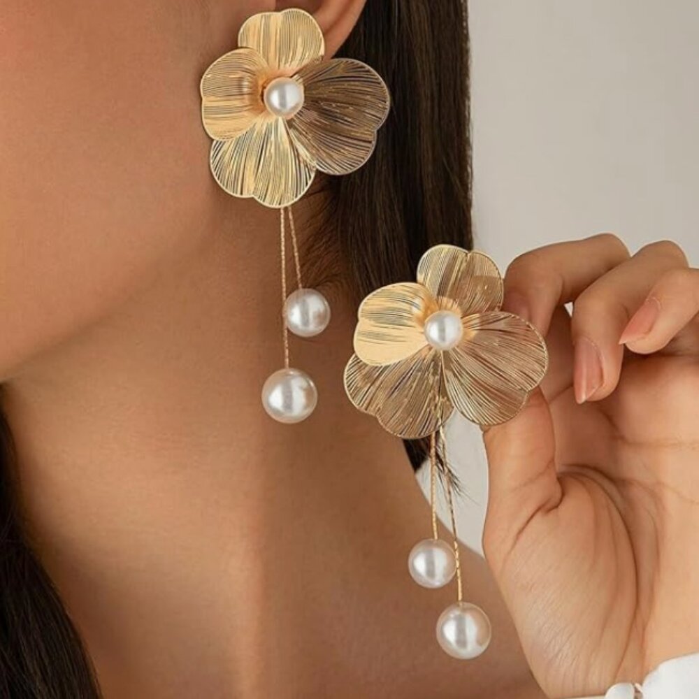 New! Zara oversized Golden Flowers Earrings